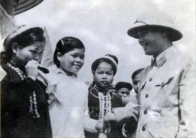 1. Đại tướng Nguyễn Chí Thanh (1914 – 1967) từng công tác ở nhiều lĩnh vực chính trị khác nhau và đều có khả năng phát triển lĩnh vực đó nên còn được gọi là 