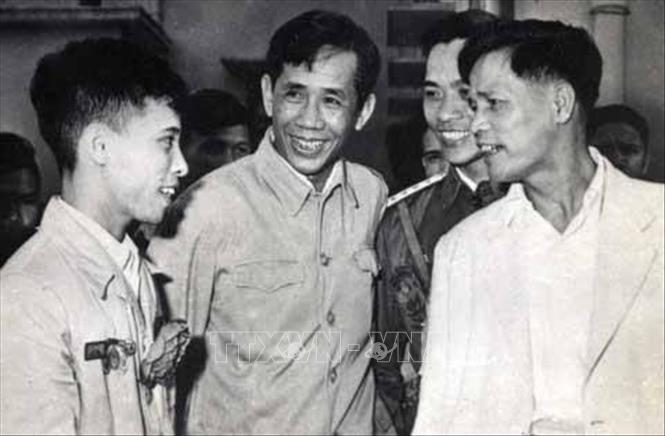 1. Đại tướng Nguyễn Chí Thanh (1914 – 1967) từng công tác ở nhiều lĩnh vực chính trị khác nhau và đều có khả năng phát triển lĩnh vực đó nên còn được gọi là 