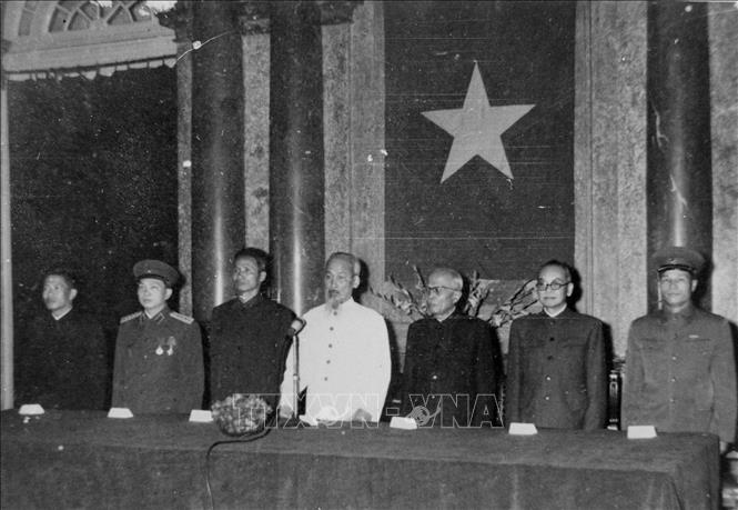 1. Đại tướng Nguyễn Chí Thanh (1914 – 1967) từng công tác ở nhiều lĩnh vực chính trị khác nhau và đều có khả năng phát triển lĩnh vực đó nên còn được gọi là 