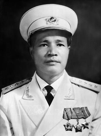 1. Đại tướng Nguyễn Chí Thanh (1914 – 1967) từng công tác ở nhiều lĩnh vực chính trị khác nhau và đều có khả năng phát triển lĩnh vực đó nên còn được gọi là 
