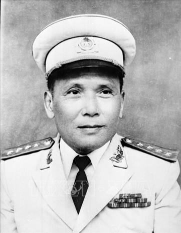 3. Đại tướng Chu Huy Mân (1913 – 2006), nguyên: Ủy viên Bộ Chính trị, Phó Chủ tịch HĐNN, Phó Bí thư Đảng ủy Quân sự TƯ, Chủ nhiệm Tổng cục Chính trị QĐND Việt Nam; là một tài năng quân sự và kiên định có tầm chiến lược và cũng rất giỏi về chiến dịch và chiến thuật, một tấm gương sáng về đạo đức cách mạng. Ông đã góp phần phát triển nghệ thuật quân sự, đặc biệt là nghệ thuật chiến dịch tổng hợp gồm hai lực lượng: Chính trị (đấu tranh chính trị, binh vận), Quân sự (ba thứ quân) là đỉnh cao chiến tranh nhân dân ở khu 5 (Đông Xuân năm 1972 ở Bắc Bình Định và cuộc Tổng tiến công và nổi dậy mùa xuân năm 1975 ở khu 5). Trong ảnh: Đại tướng Chu Huy Mân. Ảnh: TTXVN