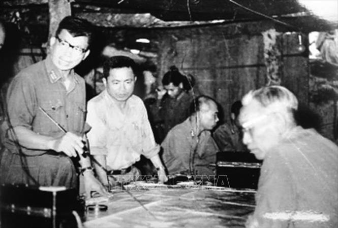 4. Đại tướng Lê Trọng Tấn (1914 – 1986), nguyên: Tổng Tham mưu trưởng QĐND Việt Nam, Thứ trưởng Bộ Quốc phòng, Phó Tư lệnh Quân Giải phóng miền Nam. Ông là vị Đại tướng Việt Nam lớn tuổi nhất vào thời điểm thụ phong: 70 tuổi, là vị tướng trận mạc, luôn có mặt ở những chiến trường gai góc và nóng bỏng nhất, có khả năng xoay chuyển cục diện trận đánh, 