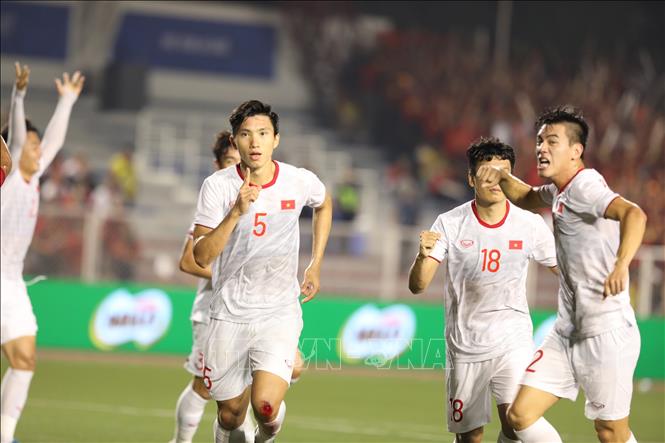 Photo: Defender Doan Van Hau (5) scores the opening goal for Vietnam. VNA Photo: Hoàng Linh