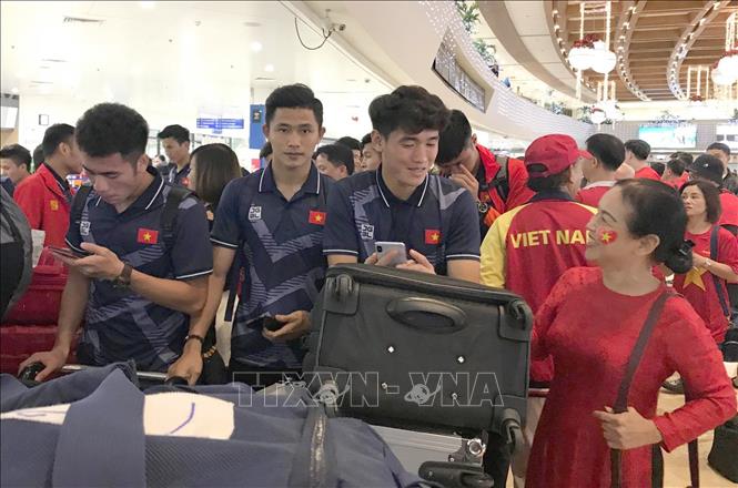 Trong ảnh: Các cầu thủ bóng đá U22 Việt Nam tại sân bay quốc tế Ninoy Aquino (Philippines). Ảnh: Hoàng Linh – TTXVN