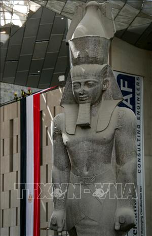 Trong ảnh:  Bức tượng của vị Vua cổ đại nổi tiếng Ramses II trưng bày tại Giza, Ai Cập. Ảnh: AFP/TTXVN