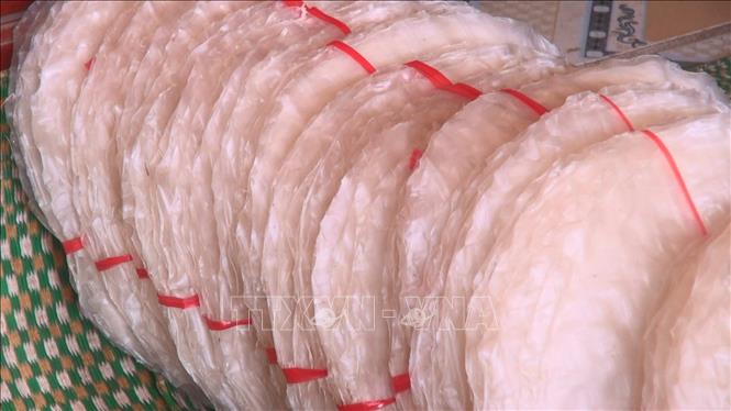Trong ảnh: Bánh đa nem Thiệu Châu từ lâu được người tiêu dùng trong và ngoài tỉnh Thanh Hóa biết đến bởi độ dẻo, dai và mang mùi vị đặc trưng. Ảnh: Khiếu Tư - TTXVN
