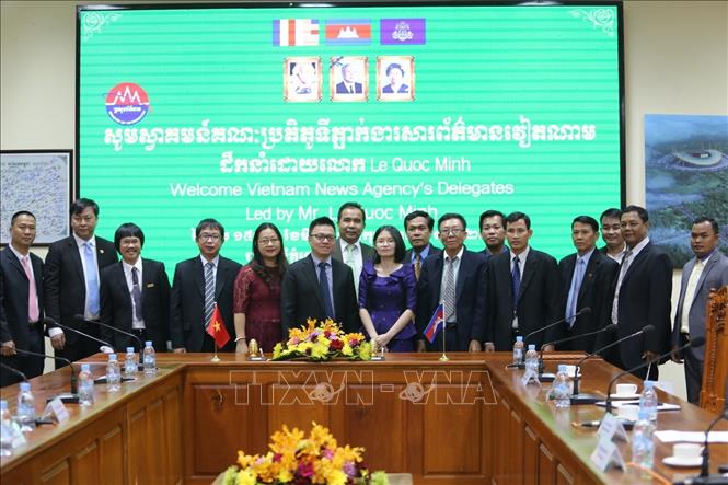 Trong ảnh: Lãnh đạo TTXVN và AKP tại buổi ký kết Biên bản hợp tác. Ảnh: Trang Nhung-PV TTXVN tại Campuchia