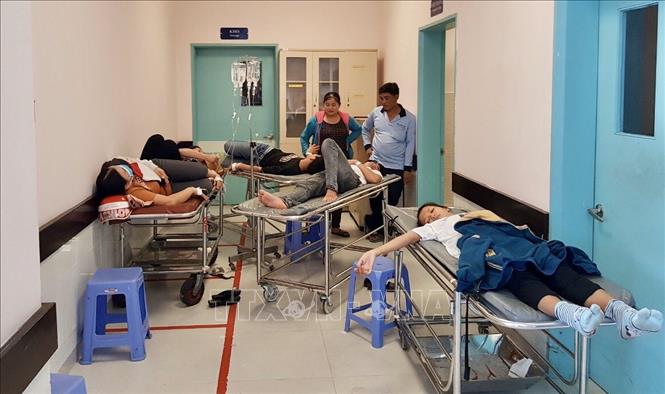 Trong ảnh: Công nhân Công ty TNHH Ấn Độ Dương, Cần Thơ bị ngộ độc thực phẩm, nhập viện điều trị tại Bệnh viện Đa khoa Trung tâm An Giang. Ảnh: Thanh Sang - TTXVN./.
