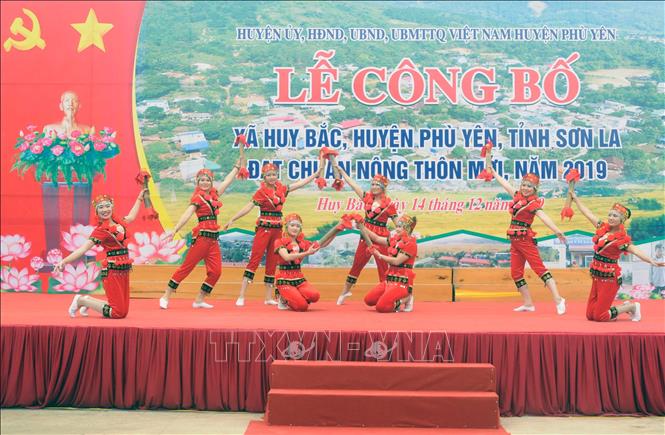 Trong ảnh: Tiết mục văn nghệ tại buổi lễ. Ảnh: Quang Quyết-TTXVN