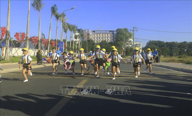 Photo: A lots of children canter patients participating in the event. VNA Photo: Đinh Hằng