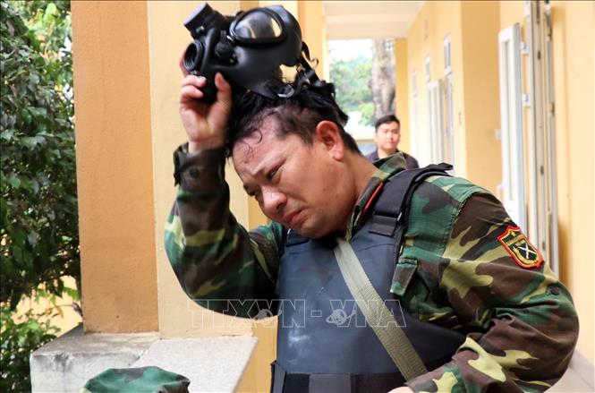 Trong ảnh: Với các chiến sỹ Tiểu đoàn Trinh sát đặc nhiệm 46- Bộ Tham mưu Quân đoàn 4 thì những giọt mồ hôi trên thao trường sẽ bớt đi xương máu trên chiến trường. Ảnh: Xuân Khu-TTXVN
