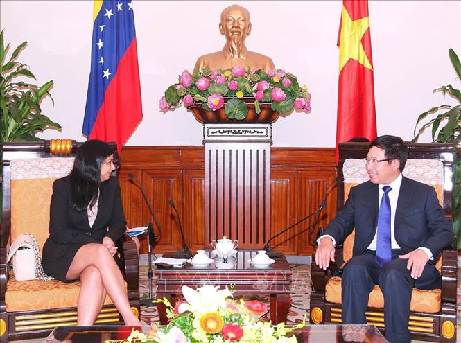 Trong ảnh: Sáng 31/8/2015, tại Hà Nội, Phó Thủ tướng, Bộ trưởng Ngoại giao Phạm Bình Minh tiếp bà  Delcy Rodriguez, Bộ trưởng Ngoại giao Venezuela. Ảnh: Thống Nhất - TTXVN