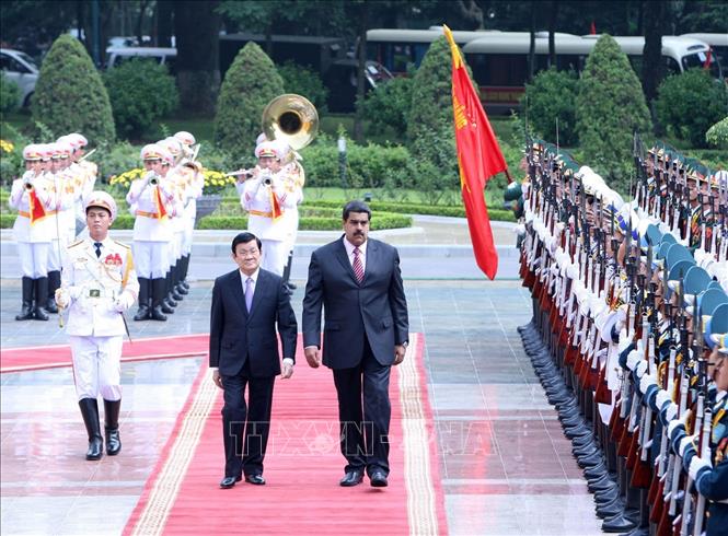 Trong ảnh: Chủ tịch nước Trương Tấn Sang chủ trì lễ đón Tổng thống Venezuela Nicolás Maduro Moros thăm chính thức Việt Nam, sáng 31/8/2015. Ảnh: Thống Nhất - TTXVN
