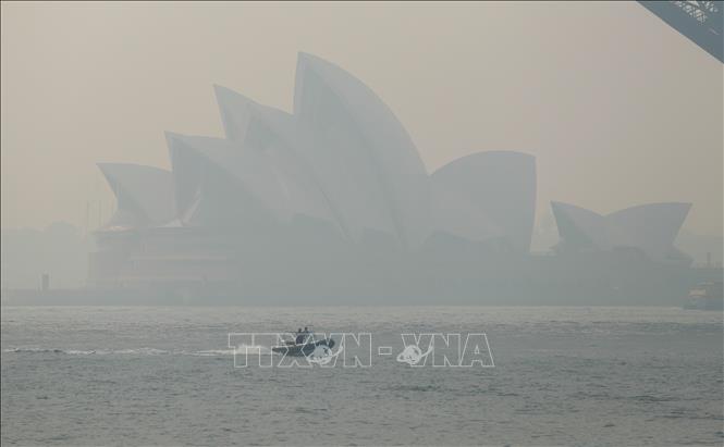 Trong ảnh: Khói mù ô nhiễm bao phủ thành phố Sydney, Australia, ngày 21/11/2019. Ảnh: THX/ TTXVN