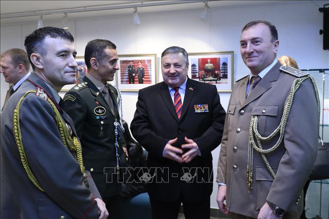 Trong ảnh: Đại diện cơ quan tùy viên quốc phòng các nước đến tham dự buổi lễ kỷ niệm. Ảnh: Trần Hiếu - Pv TTXVN tại Liên bang Nga  