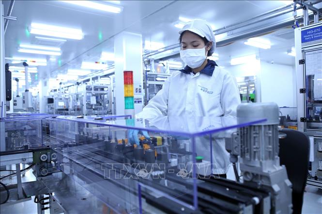Photo: Producing smart sensor devices at the Vietnam Plant Hyundai KEFICO Vietnam Company Limited, a Korean wholly invested project, in the Dai An II Industrial Park, the northern province of Hai Duong. VNA Photo: Danh Lam