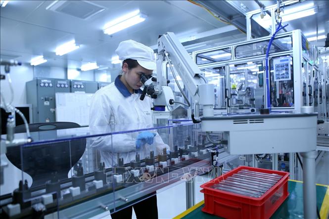 Photo: Producing smart sensor devices at the Vietnam Plant Hyundai KEFICO Vietnam Company Limited, a Korean wholly invested project, in the Dai An II Industrial Park, the northern province of Hai Duong. VNA Photo: Danh Lam
