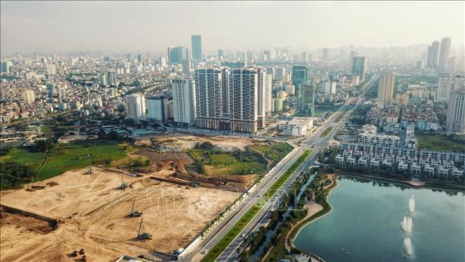 Trong ảnh: Hơn 600m đường nối từ đường 40m trong Khu đô thị Tây Hồ Tây ra đường Hoàng Quốc Việt đã được thông xe tháng 10/2019. Ảnh: Thành Đạt - TTXVN