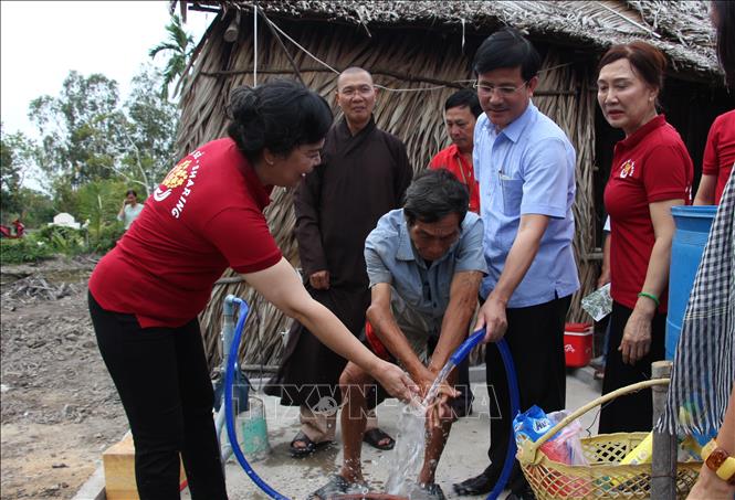 Trong ảnh: Công trình giếng nước khoan tạo điều kiện cho người dân được sử dụng nước hợp vệ sinh. Ảnh: Hồng Thái - TTXVN