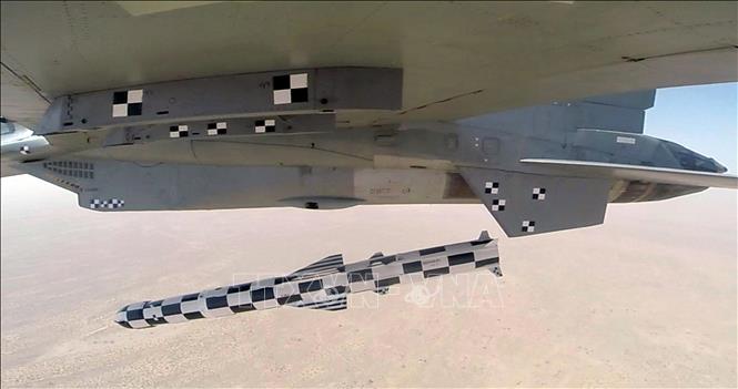 Trong ảnh (tư liệu): Tên lửa hành trình siêu thanh BrahMos được phóng từ máy bay chiến đấu Su-30 MKI của Ấn Độ năm 2017. Ảnh: AFP/TTXVN