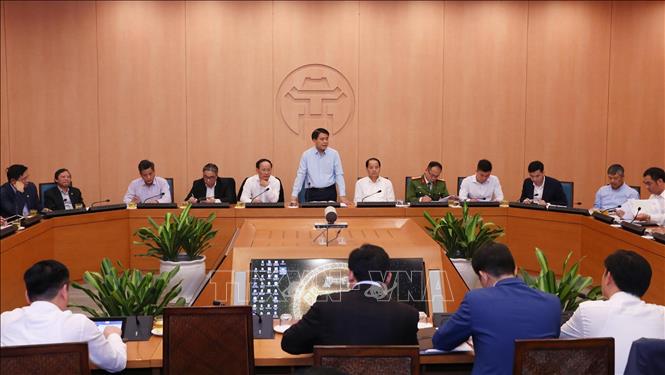 Trong ảnh: Chủ tịch UBND TP Hà Nội Nguyễn Đức Chung phát biểu chỉ đạo cuộc họp bàn giải pháp giảm thiểu tình trạng ô nhiễm môi trường trên địa bàn Thủ đô. Ảnh: Lâm Khánh - TTXVN