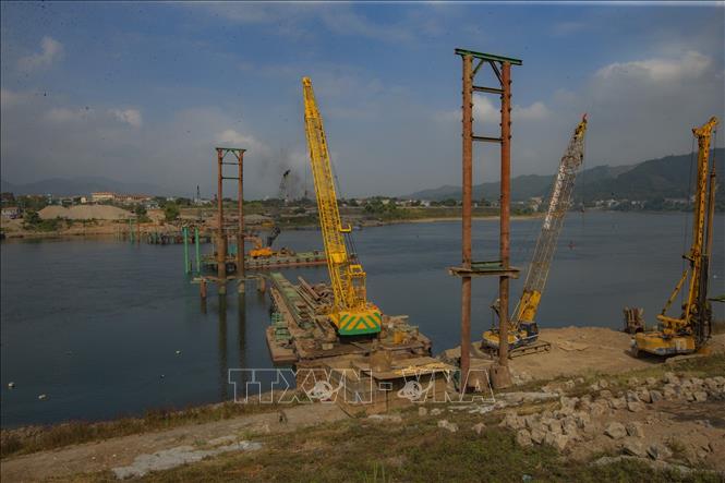 Trong ảnh: Cầu Hòa Bình 2 đang được thi công. Ảnh: Trọng Đạt – TTXVN 