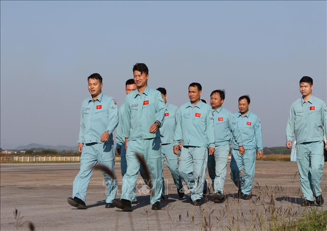 Trong ảnh: Đội ngũ phi công của Trung đoàn 927. Ảnh: Dương Giang – TTXVN