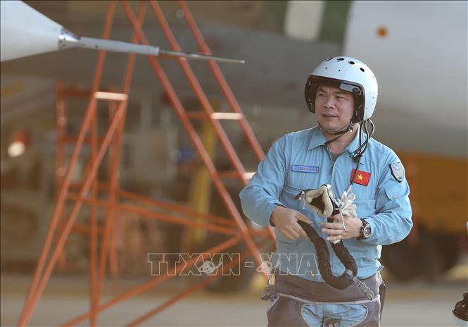 Trong ảnh: Phi công tiêm kích đa năng SU-30MK2 hoàn thành chuyến bay huấn luyện tại sân bay Kép (Bắc Giang). Ảnh: Dương Giang - TTXVN