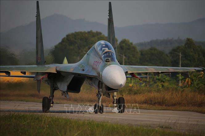 Trong ảnh: Máy bay tiêm kích đa năng SU-30MK2 huấn luyện tại sân bay Kép (Bắc Giang). Ảnh: Dương Giang - TTXVN