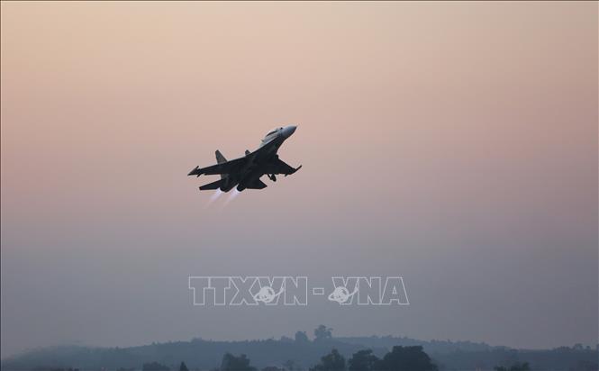 Trong ảnh: Máy bay tiêm kích đa năng SU-30MK2 làm nhiệm vụ huấn luyện, sẵn sàng chiến đấu bảo vệ vùng trời tổ quốc. Ảnh: Dương Giang – TTXVN
