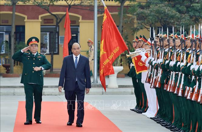 Trong ảnh: Thủ tướng Nguyễn Xuân Phúc duyệt đội danh dự. Ảnh: Thống Nhất – TTXVN