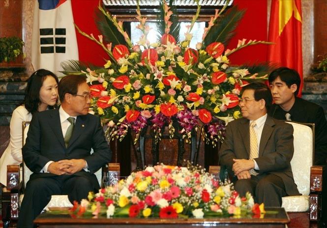 Trong ảnh: Chủ tịch nước Nguyễn Minh Triết tiếp Chủ tịch Quốc hội Hàn Quốc Lim Chae-jung thăm chính thức Việt Nam, ngày 22/4/2008, tại Hà Nội. Ảnh: Nguyễn Khang - TTXVN