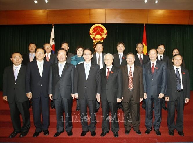 Trong ảnh: Chủ tịch Quốc hội Nguyễn Phú Trọng tiếp Chủ tịch Quốc hội Hàn Quốc Kim Hyong-o thăm chính thức Việt Nam, tháng 11/2009, tại Hà Nội. Ảnh: Trí Dũng - TTXVN