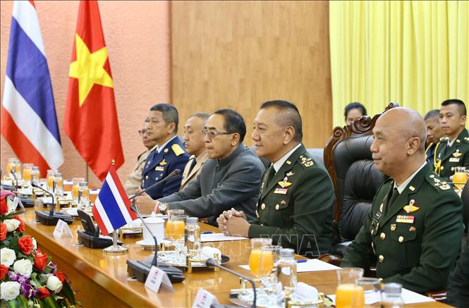 Trong ảnh: Đại tướng Ponpipaat Benyasri và đoàn quân sự cấp cao Thái Lan tham gia hội đàm. Ảnh: Dương Giang - TTXVN