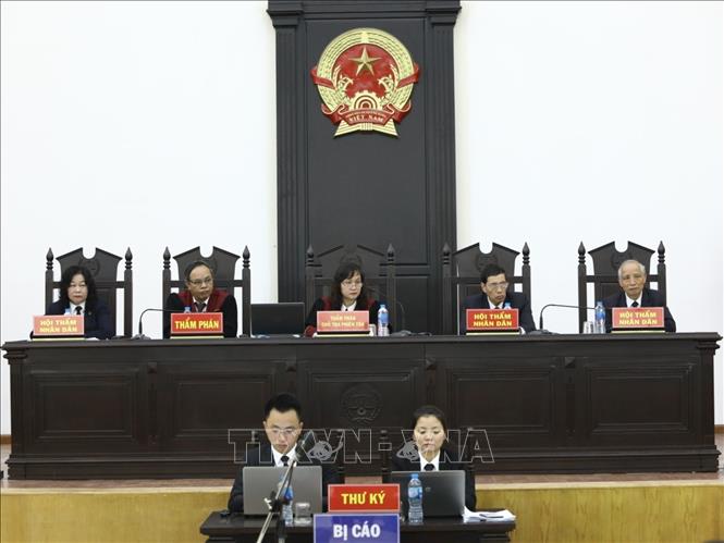 Trong ảnh: Hội đồng xét xử tại phiên tòa. Ảnh: Văn Điệp – TTXVN
