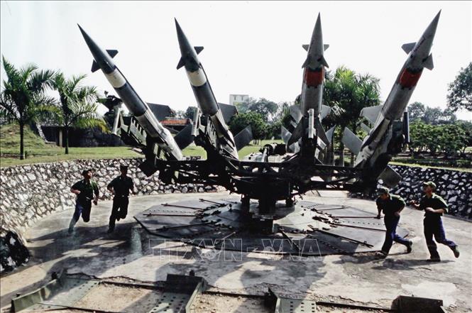 Trong ảnh: Chiến sỹ Sư đoàn Phòng không 367 luyện tập sẵn sàng chiến đấu. Ảnh: TTXVN phát