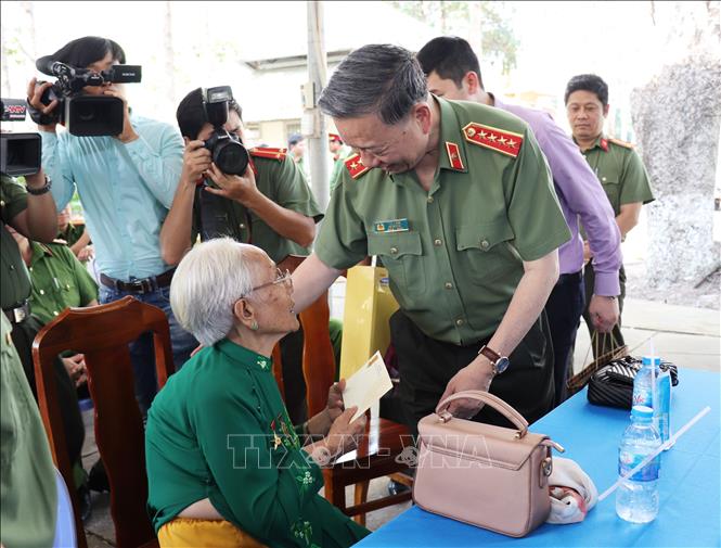 Bộ trưởng Công an Tô Lâm thăm Khu di tích lịch sử Ban An ...