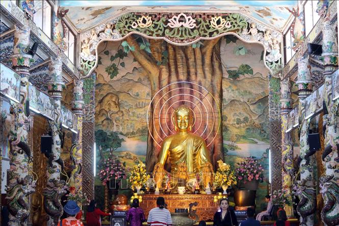 Trong ảnh: Chánh điện chùa Linh Phước. Ảnh: Nhật Anh - TTXVN