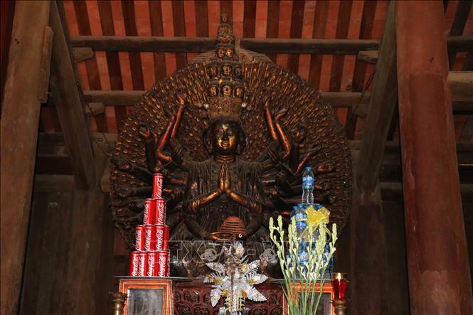 Trong ảnh: Tượng Quan Âm nghìn mắt nghìn tay được công nhận là Bảo vật quốc gia năm 2012. Ảnh: Thanh Thương – TTXVN