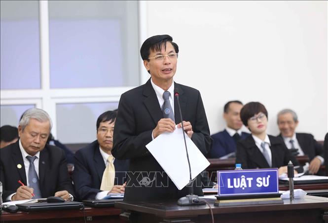 Trong ảnh: Luật sư Phạm Công Hùng bào chữa cho bị cáo Nguyễn Bắc Son (sinh năm 1953, cựu Bộ trưởng Bộ Thông tin và Truyền thông) đối đáp với Viện kiểm sát. Ảnh: Doãn Tấn - TTXVN
