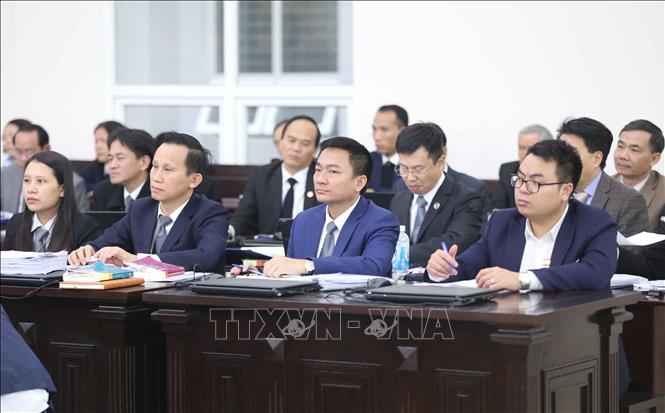 Trong ảnh: Luật sư bào chữa cho các bị cáo tại phiên tòa. Ảnh: Doãn Tấn - TTXVN