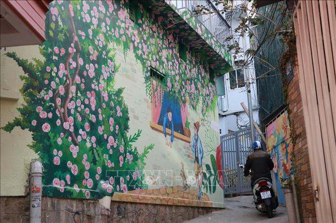 Photo: A corner of Doc Ba Lang Art Street. VNA Photo: Đặng Tuấn