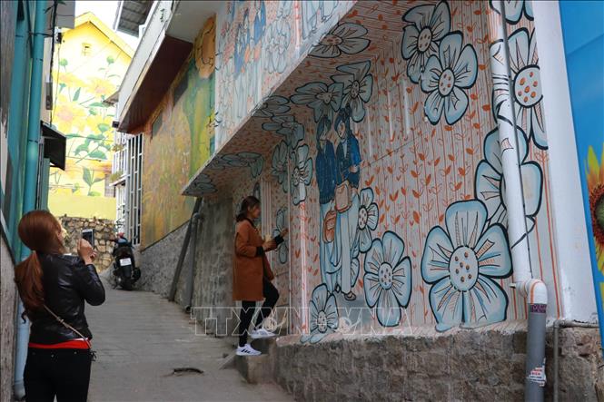 Photo: A corner of Doc Ba Lang Art Street. VNA Photo: Đặng Tuấn