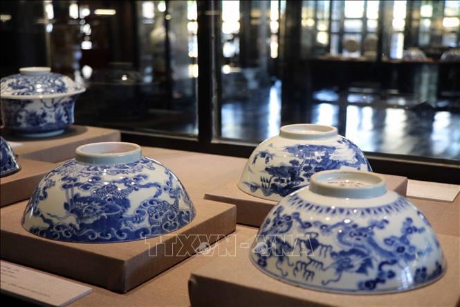 Trong ảnh: Vật dụng sinh hoạt cung đình. Ảnh: Đỗ Trưởng - TTXVN