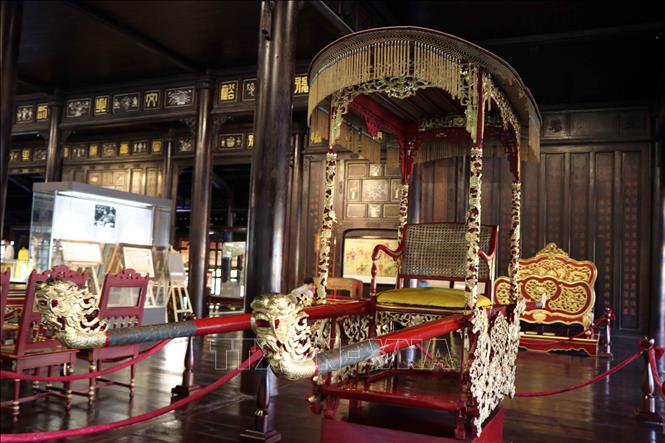 Trong ảnh: Kiệu rước thời Nguyễn. Ảnh: Đỗ Trưởng - TTXVN