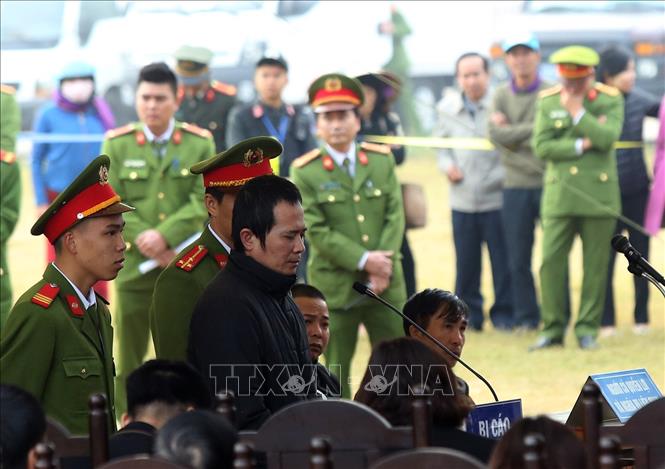 Trong ảnh: Các bị cáo trả lời trước tòa. Ảnh: Phan Tuấn Anh - TTXVN
