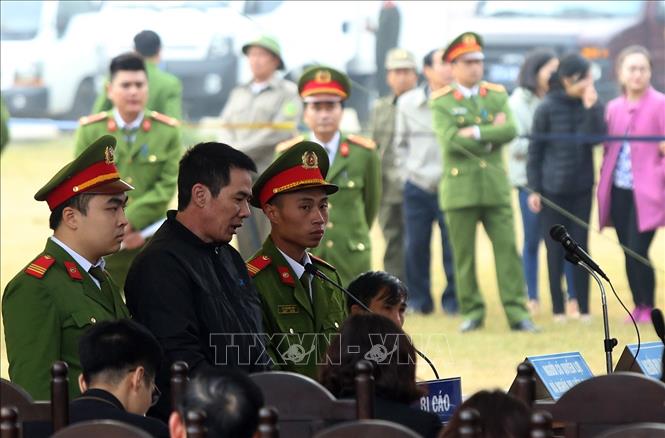 Trong ảnh: Các bị cáo trả lời trước tòa. Ảnh: Phan Tuấn Anh - TTXVN