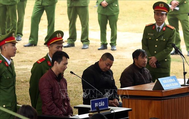 Trong ảnh: Các bị cáo trả lời trước tòa. Ảnh: Phan Tuấn Anh - TTXVN