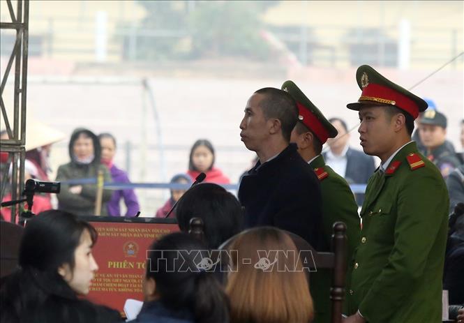 Trong ảnh: Bị cáo Bùi Văn Công trả lời trước tòa. Ảnh: Phan Tuấn Anh - TTXVN