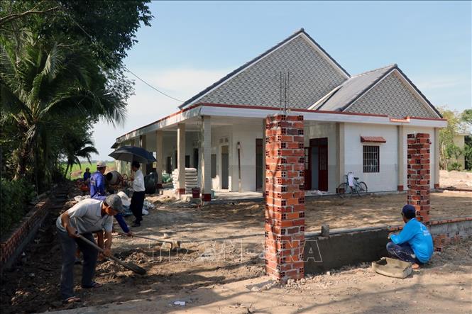Trong ảnh: Nhà dân ở xã Tân Hiệp A, huyện Tân Hiệp (Kiên Giang) xây dựng khang trang. Ảnh: Lê Huy Hải - TTXVN
 